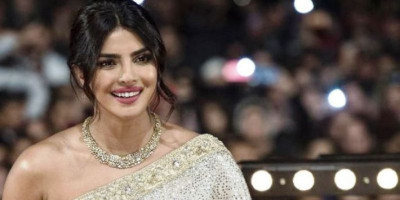 Priyanka Chopra Sumbang 10.000 Pasang Sepatu untuk Petugas Kesehatan di 4 Negara Bagian India