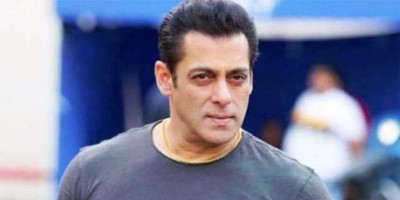 Rindu Orang Tua, Salman Khan Kembali ke Mumbai Sebelum Lockdown ke-4