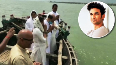 Inilah Detik-detik Abu Jenazah Sushant Singh Rajput Dilarungkan ke Sungai Suci Ganga. Selamat Jalan SSR 