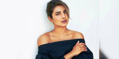 Priyanka Chopra dalam Balutan Gaun Mewah Karya Bottega Veneta. Tebak Berapa Harganya