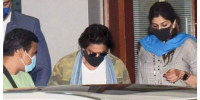Timnya Kalah, Shah Rukh Khan dan Keluarganya Kembali ke Mumbai 