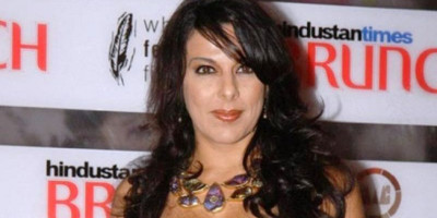 Pooja Bedi Unggah Foto Dirinya di Iklan Kondom yang Kontroversial di Tahun '90-an