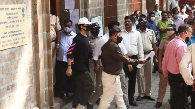 Aryan Khan Gagal Pulang Hari Ini, Penahanan Diperpanjang