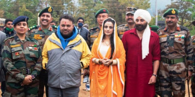 Sunny Deol-Ameesha Patel Kembali Main Bareng Setelah 20 Tahun untuk "Gadar 2"