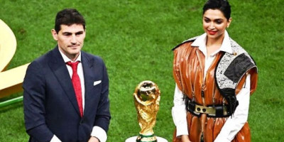 Momen-momen Aktris Deepika Padukone Serahkan Trofi Piala Dunia FIFA 2022 di Qatar